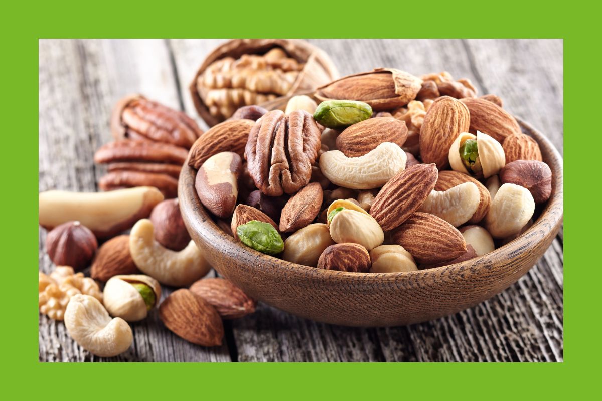 diverse Nüsse